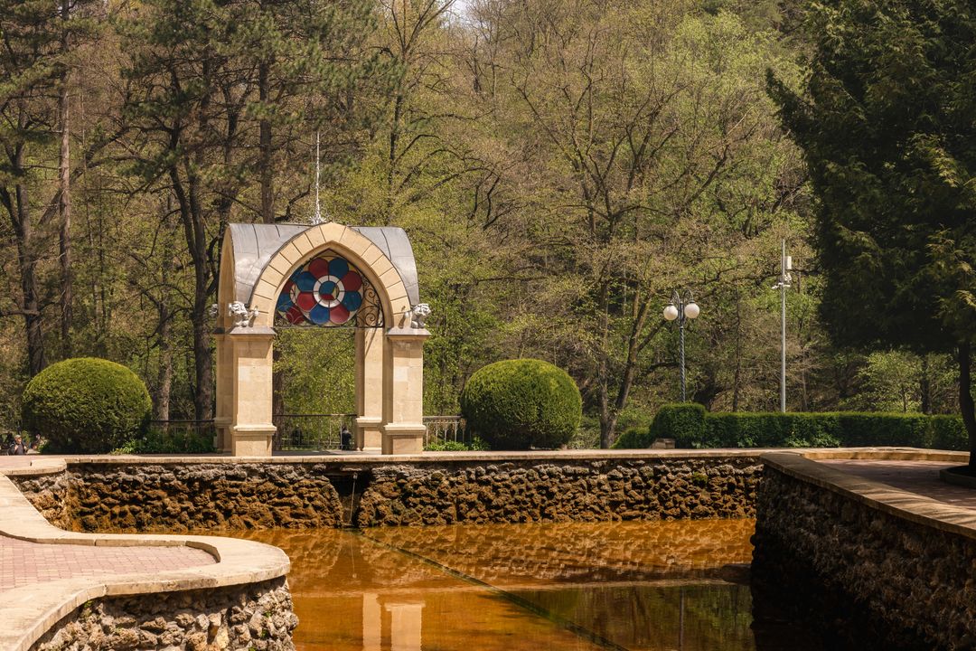 Зеркальный пруд